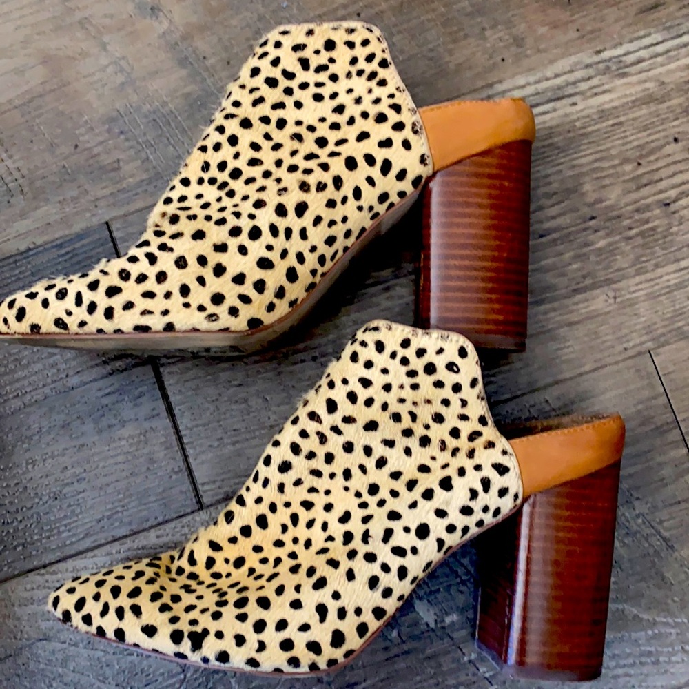Dolce Vita mules with wood heel! Super cute ! Can dress up or wear casual